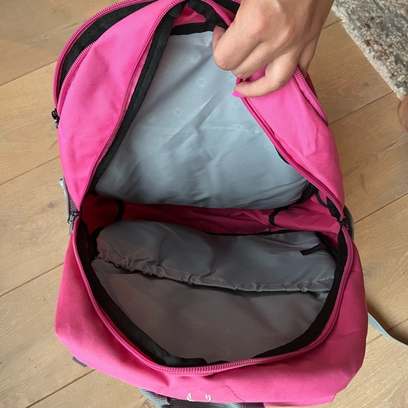 Durable pink backpack - Picture 2 of 5